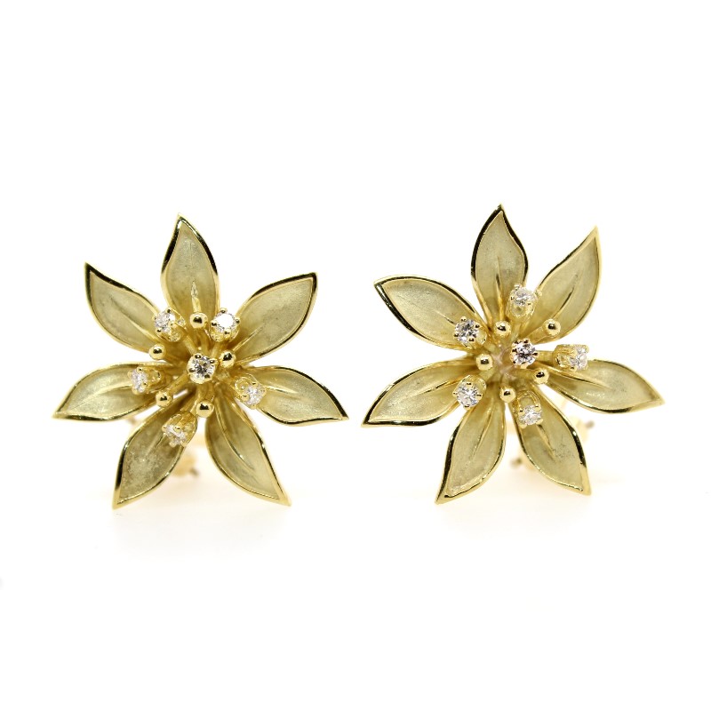 Estate 18 Karat Yellow Gold Diamond Flower Earrings